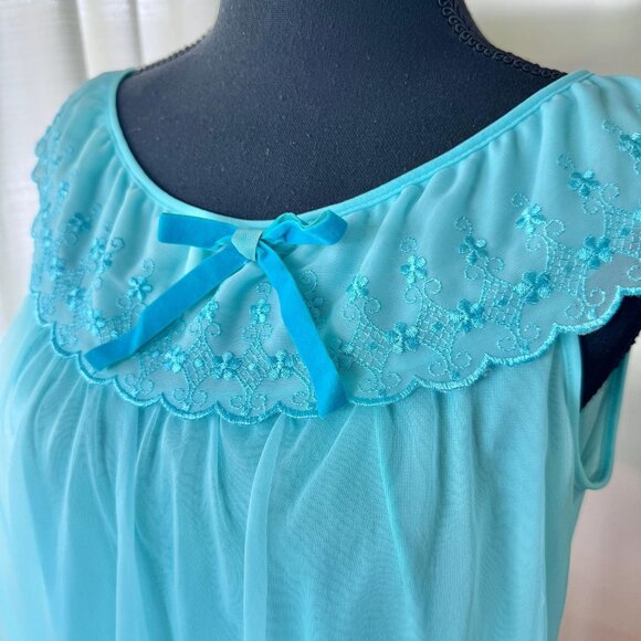 Vintage 1970s sleepwear top, turquoise negligee, sleeveless babydoll - Picture 2 of 10